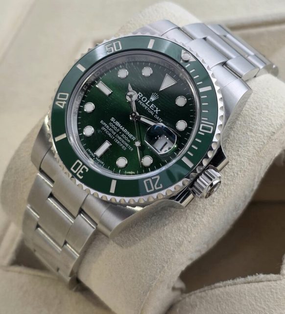 Rolex Submariner 116610LV Hulk - Watch Connect