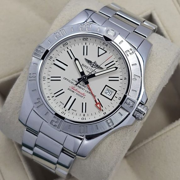Breitling Avenger II GMT A3239011