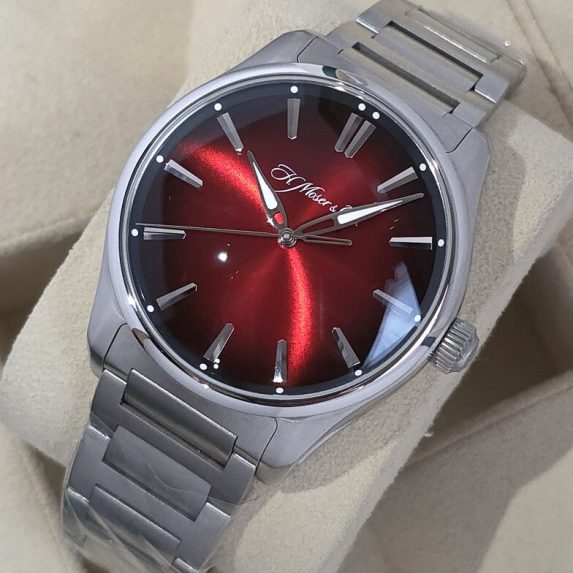 H.Moser & Cie. Pioneer Centre Seconds Mad Red 3200-1207 NOS