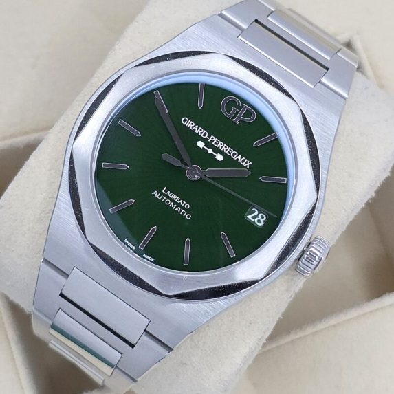 Girard Perregaux Laureato Eternity Edition Enamel 81010-11-433-11A