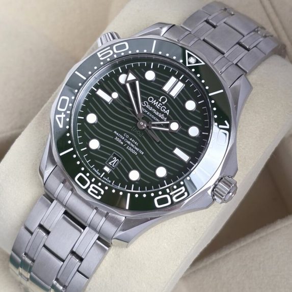 Omega Seamaster Diver 300 M Seaweed Green 210.30.42.20.10.001