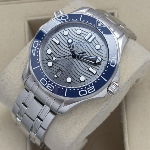 Omega Seamaster Diver 300 M Grey 210.30.42.20.06.001