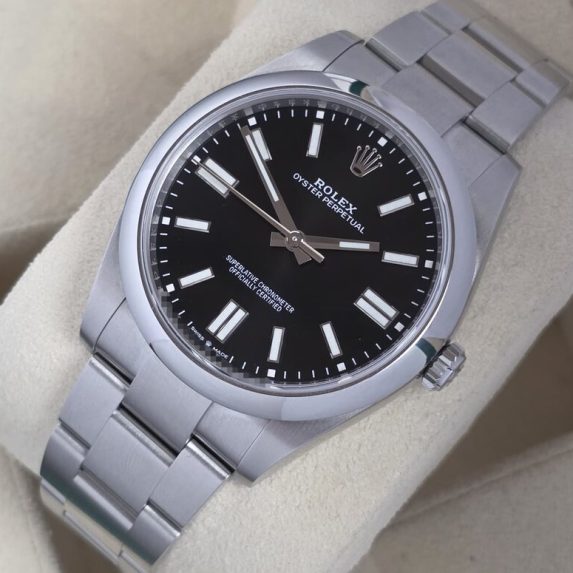 Rolex Oyster Perpetual 41 124300 Black Dial