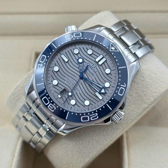 Omega Seamaster Diver 300 M Grey 210.30.42.20.06.001