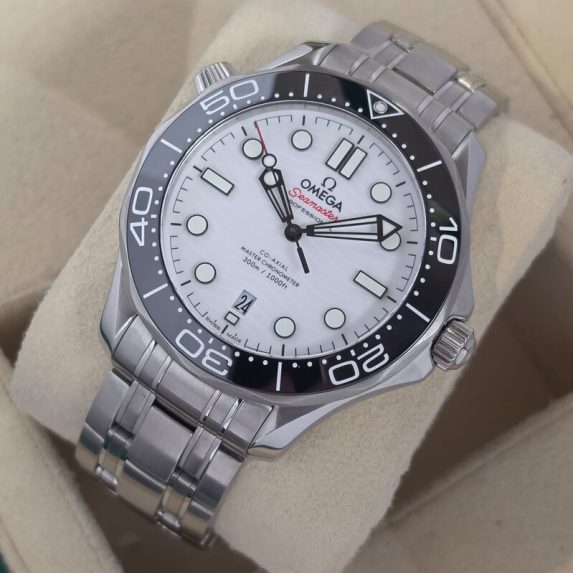 Omega Seamaster Diver 300M White 210.30.42.20.04.001